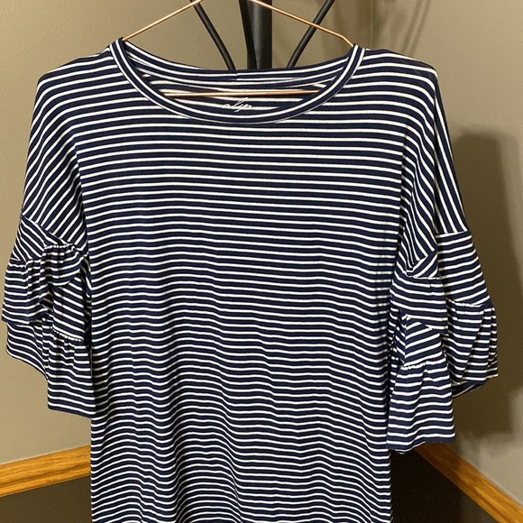 Alya navy blue & white striped top with ruffle sleeves size medium - Picture 2 of 6